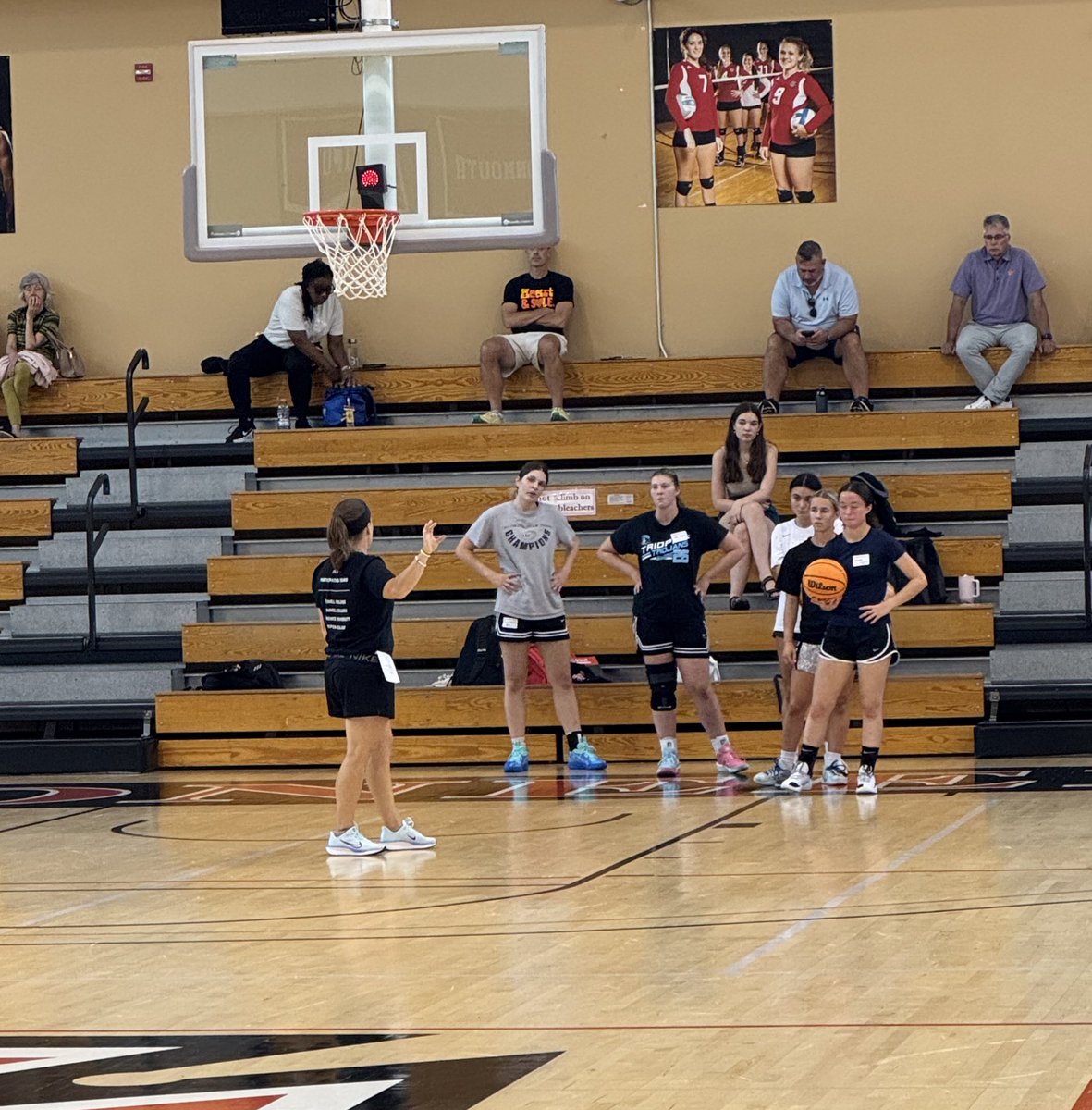 GrinnellWBB's tweet photo. Had a blast with our Elite Camp!  Thanks to those who were able to attend!! #gcpride #gcwbb https://t.co/4ZHBzrALNm