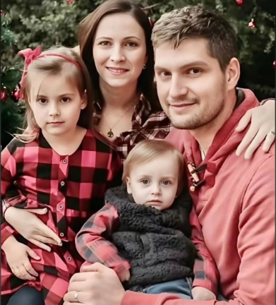 Asesinados a sangre fría por Hamás el 7 de octubre de 2023:

🕯️Eitan, nacido el 8 de octubre 2018. 
🕯️Alina, nacida el 29 de diciembre 2015. 
🕯️Dina Kapshetar-Dehterev, nacida el 6 de marzo de 1989. 
🕯️Jenia (Evgeny) Kapshetar, nacido el 13 de abril de 1987.