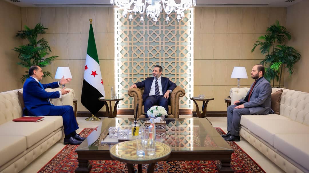 استقبل وزير الخارجية والمغتربين السيد أسعد حسن الشيباني اليوم في مقر الوزارة سفير المملكة الأردنية الهاشمية الجديد لدى الجمهورية العربية السورية السيد سفيان سليمان القضاة، وتسلم منه نسخة عن أوراق اعتماده.