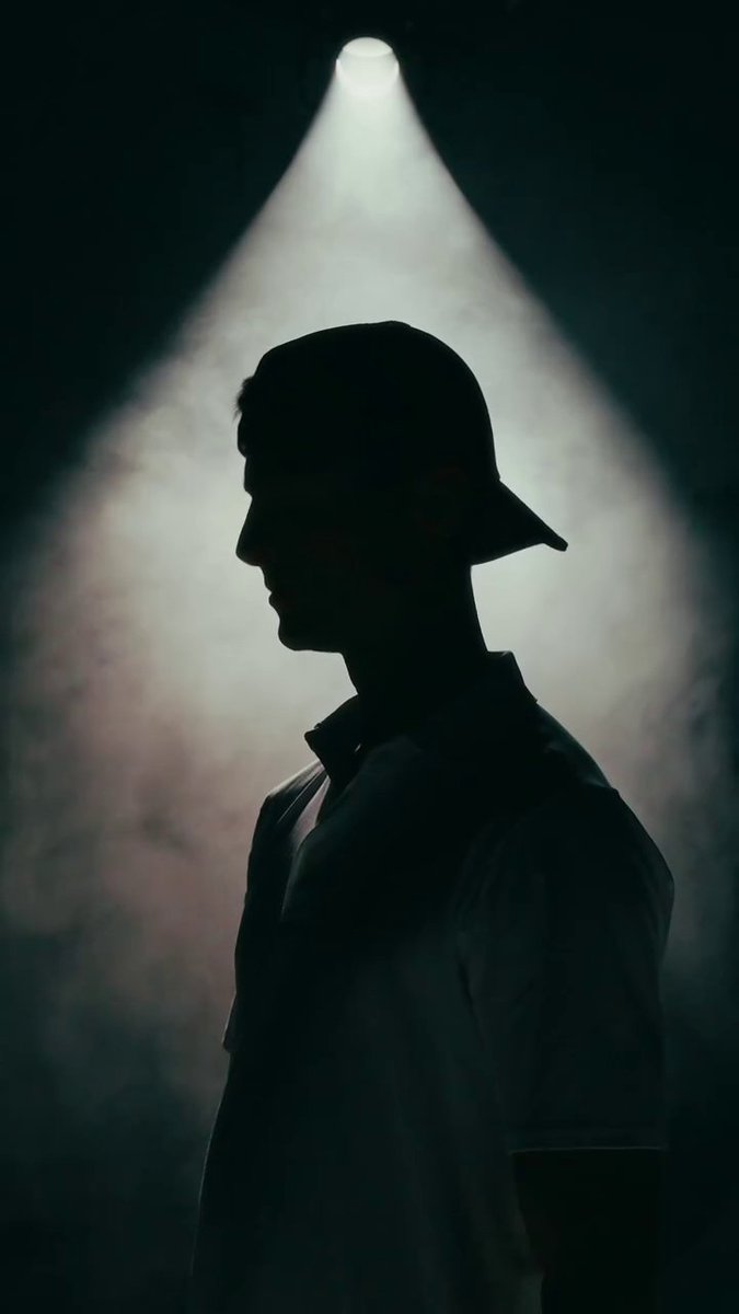 Lo que era un secreto a voces ya es oficial: <a href="/momogonzalez1/">momo gonzalez</a> se une al team Wilson. Y atención, que llega con sorpresa: nos muestran un prototipo en negro que podría ser el nuevo modelo de control. #WilsonPadel #PadelNews #PadelRackets