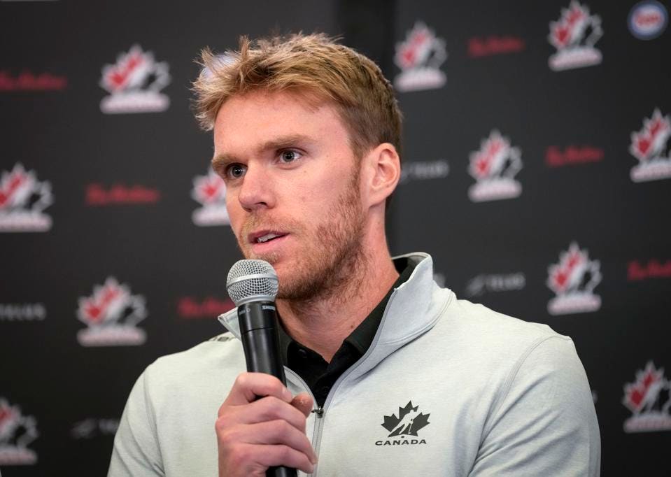 McDavid contract watch 👀
Fans today have every tool. Cap stats, comps, history, analysts. All of which points to a likely 4yr/~$16M AAV deal to line up with the cap boom.
Key? How the Oilers structure it and what concessions they make.
Expect news in the next 2–3 weeks before