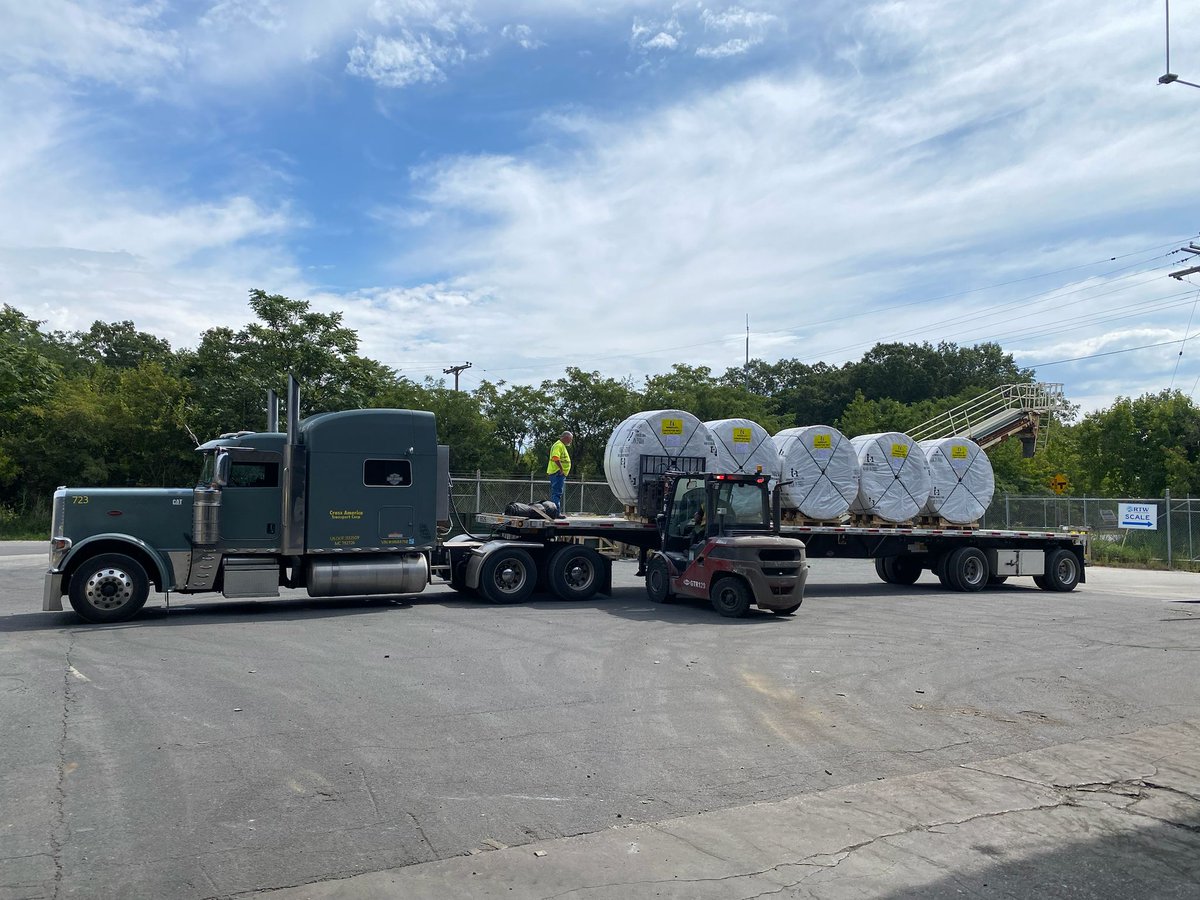 RtwLogistics's tweet image. Moving more than just freight — we’re moving progress. 

These conveyor belts heading to West Virginia’s coal mines play a vital role in powering communities and industries.

#KeepTheLightsOn #SupplyChainImpact #LogisticsThatDeliver #RTW #rtwlogistics