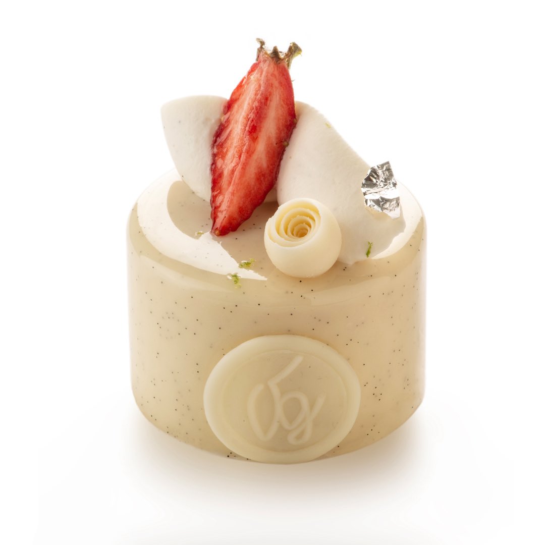 🍓Profiter de la saison des fraises avec le Confetti Fraise Rhubarbe. 
Crémeux à la fraise, compotée de rhubarbes, mousse à la vanille et croustillant aux amandes sur biscuit aux zestes de citrons vert.
vincentguerlais.com/fr/taxons/pati…

Vincent Guerlais Agitateur de papilles #Nantes