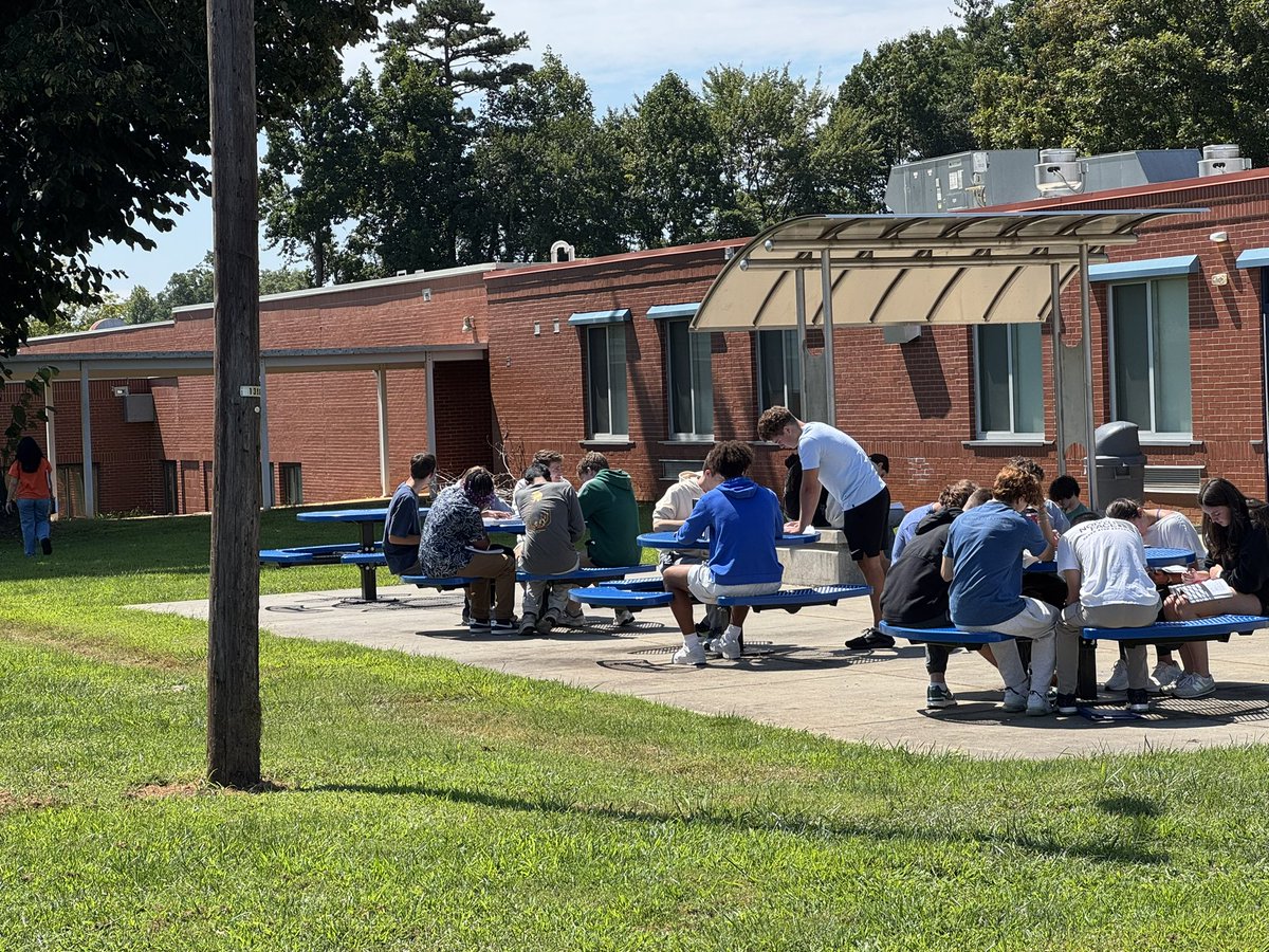 Dr_Rob_Jackson's tweet image. 🌄 The culture of T.C. Roberson High School reflects hard work, talent, and pride. From classrooms to concerts to competitions, students shine because of the commitment of their teachers and the support of this community. #LeadTheClimb #FirstWeekOfSchool #GoRams
