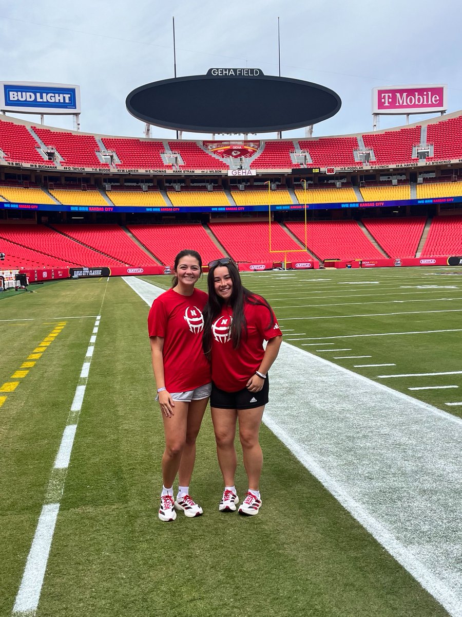 UNL MSAT student Olivia Snowden traveled with <a href="/HuskerFootball/">Nebraska Football</a> to Kansas City for their Aug. 28th matchup vs Cincinnati! From pre-game prep to sideline support, she experienced firsthand what it takes to keep athletes performing at their best. Way to go, Olivia!🎈🏈#GBR #Huskers