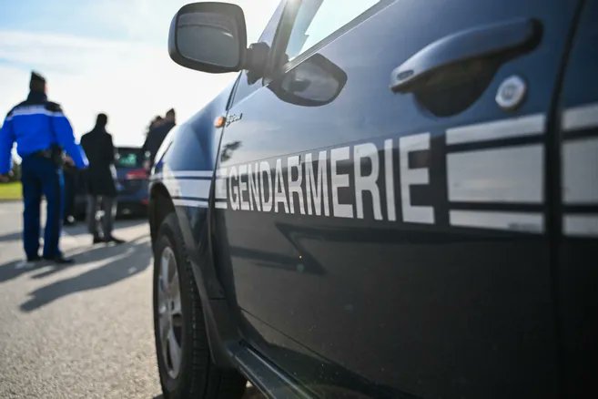 🚨⛪ ALERTE | 3 personnes ont été ARRÊTÉES, soupçonnées d’être à l’origine d’une SÉRIE DE VOLS dans 27 églises situées dans les Landes et les Pyrénées-Atlantiques.

Les faits avaient COMMENCÉ en mai dernier dans les Landes, DÉCLENCHANT l’ouverture d’une enquête.

Dans chaque