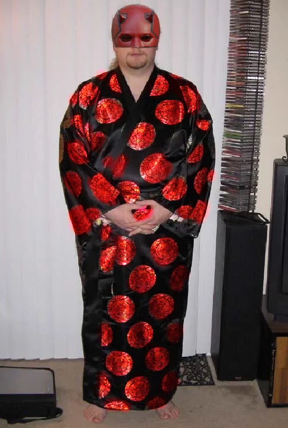 manicludus's tweet image. punisher: red you gotta stop pushing into the enemies backline they got a thing and he keeps crushin your skull red you gotta

the daredevil going 3-12 on my team despite already having 4 dps: