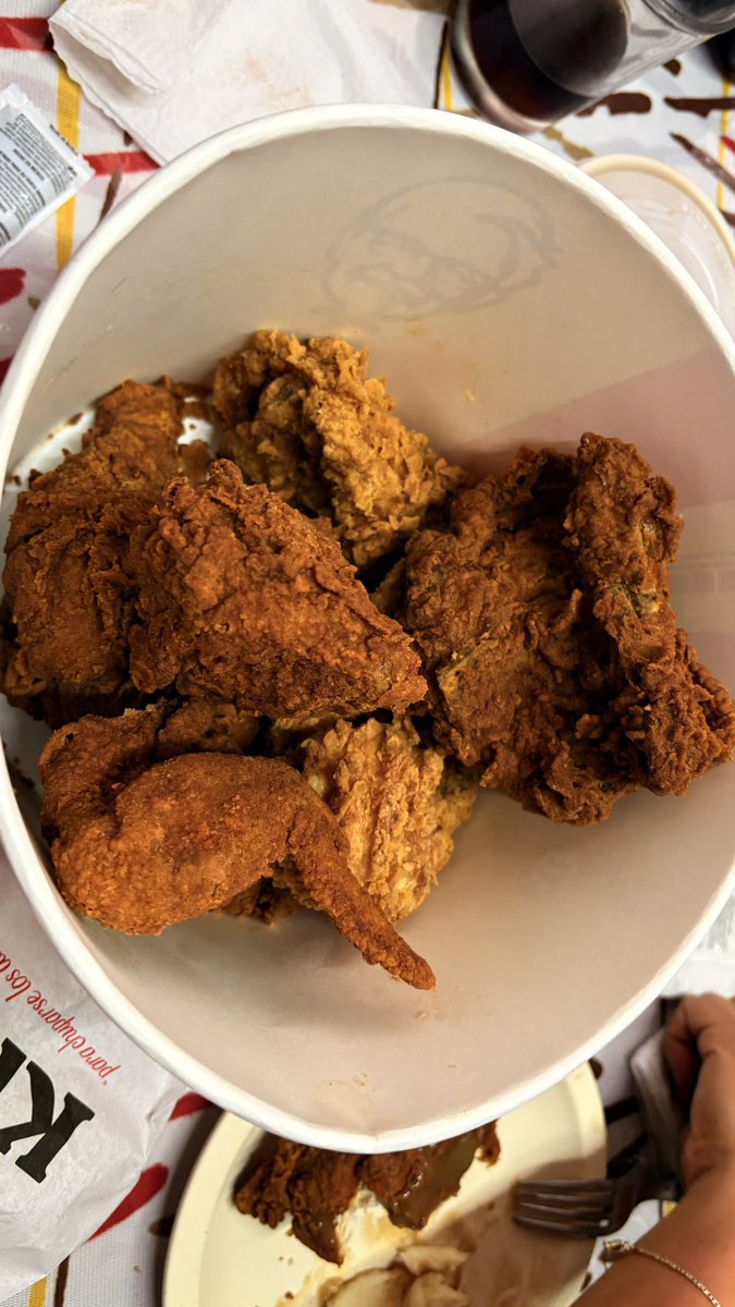 durabk's tweet photo. @KFC_MEXICO pésima la calidad de su pollo en la sucursal Ermita , el pollo súper quemado https://t.co/h0qeFIqxEm
