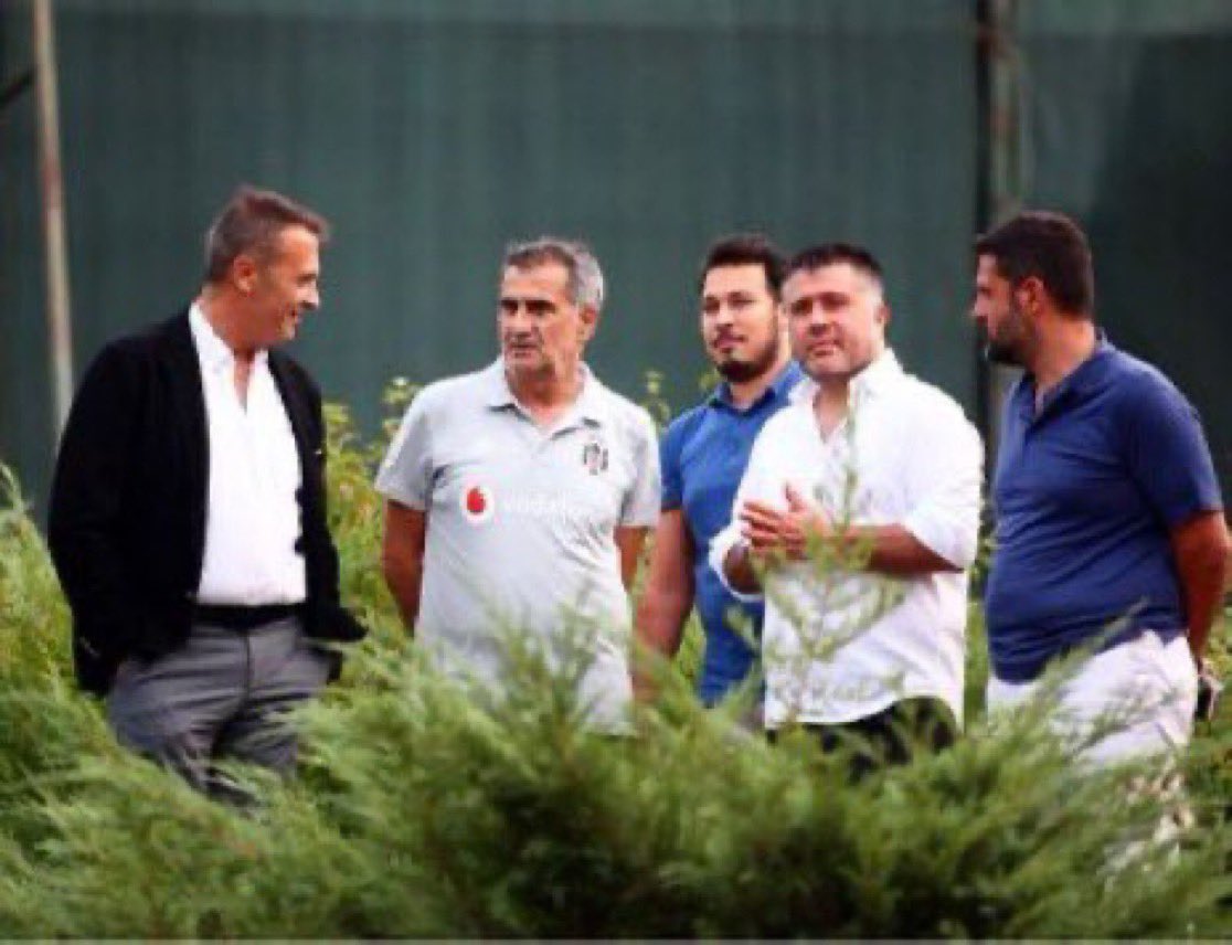 Beşiktaş’ın 4-5 senedir hali ortada di mi? Anadolu takımı gibi takılıyor. Peki neden? ŞIMARILIKTAN ve KİBİRDEN!

Şimdi gelin biraz anlatayım. Kimse bizi kuyuya falan atmadı, kendimiz balıklama atladık. Yakın sigaları başlıyorum.