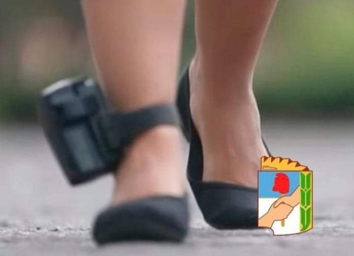 <a href="/CFKArgentina/">Cristina Kirchner</a> La coima de tu hermana escribe la que por garrapiñar del erario público es una rea y lleva ésto