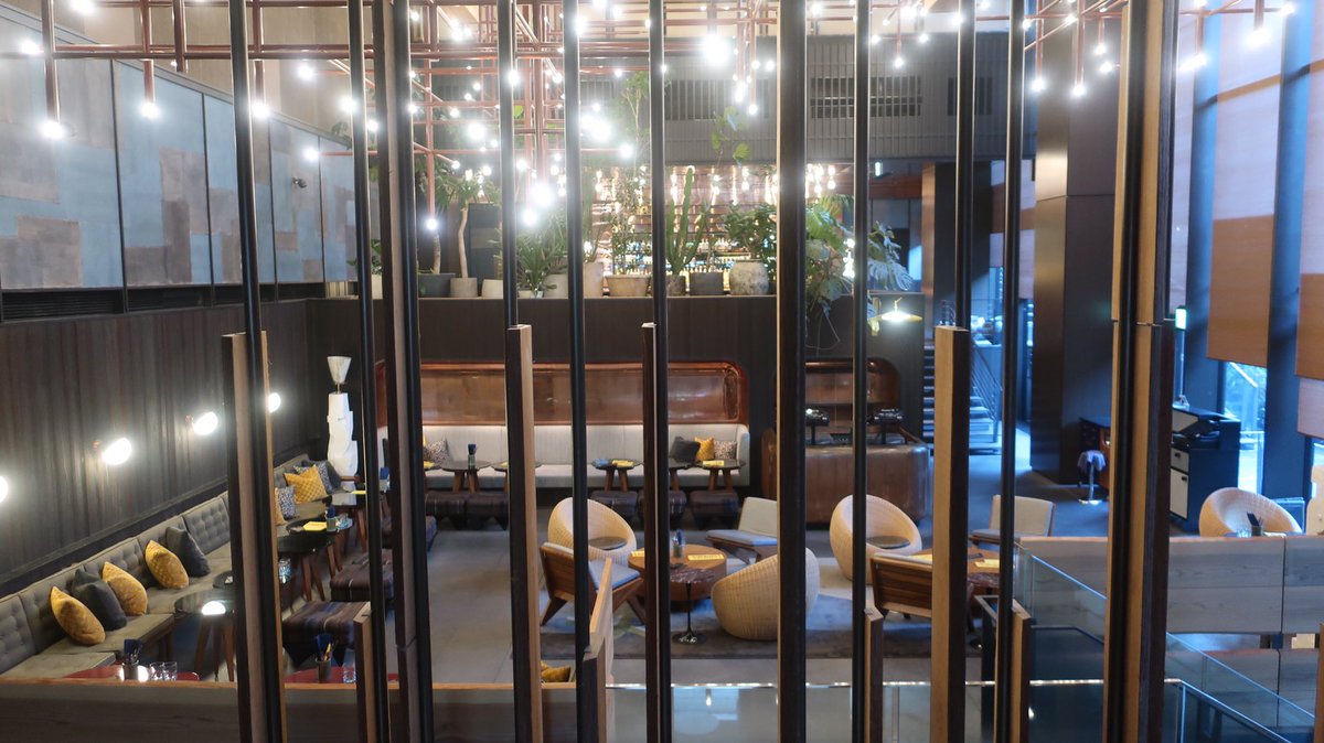 noriegu's tweet image. 旅行者の宿泊に特化することなく、居心地の良い場の提供を通じて、様々な人たちの交流を創出しています。
その姿は、新たな価値の共創の手法について示しています。
#acehotel #acehotelkyoto
#エースホテル京都