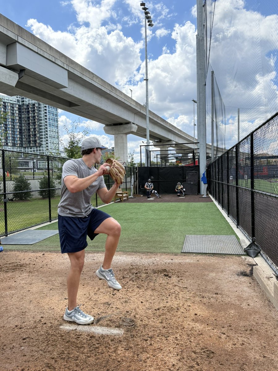 GUCoachT's tweet image. Day 1 was great to have @GtownBaseball guys back @CapitalOnePark for small group skill work. The summer is busy with recruiting travel and camps, but the guys are the reason we do what we do!
#Team156 📈