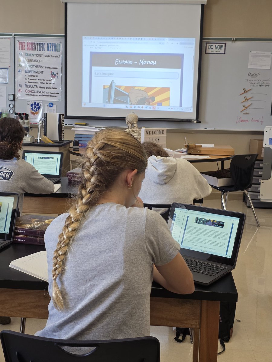 MsMcCracken1's tweet image. Students in Physical Science Honors explored relationships between speed, position, time, velocity, and acceleration during Mrs. Yasurek-Dingman&apos;s and Mrs. Aursland&apos;s classes today. #RusheNation #SoaringtoExtraordinary #RavensFueltheFire @rushemiddle