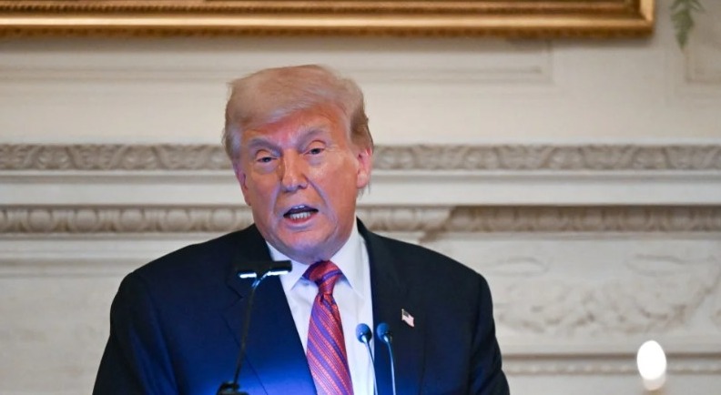 #NoticiasEV 🚨 Trump revela operativo militar contra el Tren de Aragua en el Caribe.

El presidente estadounidense difundió imágenes del ataque naval que hundió una embarcación del grupo criminal en aguas internacionales 🌊.

📍 Según Trump, el grupo transportaba narcóticos hacia