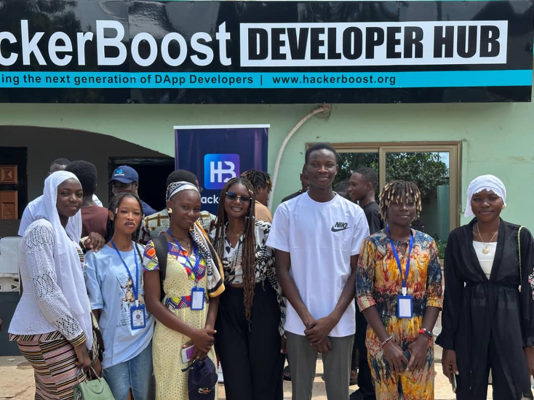 SharifIddr31325's tweet image. Great session today with 50 Computer Science students from Burkina Faso 🇧🇫 at @HackerBoost! 🚀

Shared ideas, future projects &amp;amp; some inspiring tech talk. The future looks bright. 🔥 #Tech #Innovation #HackerBoost #schoolthot
