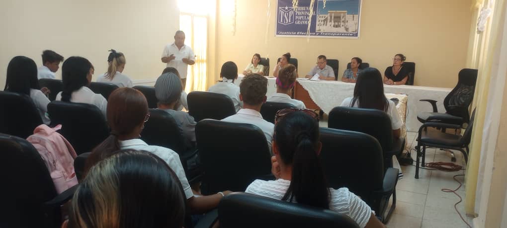¡Realizada cordial bienvenida, a los estudiantes del curso de Técnico Medio en Derecho Judicial, en el Tribunal Provincial Popular de Granma!
#SePuedeMuchoJuntos
#Granma 
#EducacionGranma