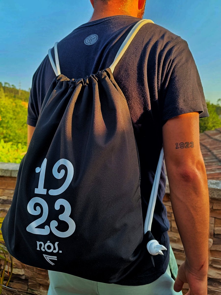 "Por norma xeral, as aeroliñas permiten viaxar cun artigo persoal, que é o equivalente a unha pequena bolsa de man, portaordenador ou mochila pequena que..." 🛫
💰9 euros NÓS.
💰12 resto do mundo.