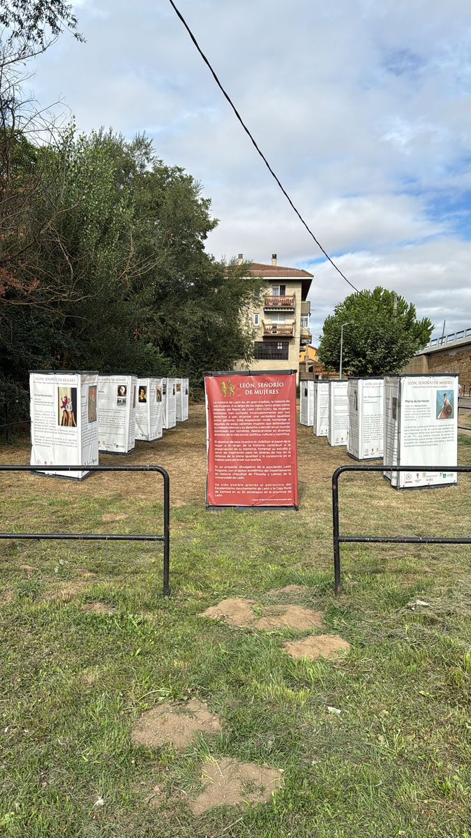 leonpropone's tweet photo. Nuestra exposición: "León, señorío de mujeres" en #PuenteVillarente. El papel de la mujer en la historia del #ReinodeLeon, organizada por 
@leonpropone
Hasta el 20 de septiembre. 
Colaboran: 
@LeonAyto
@unileon
 #FundacionCajaRural #AyuntamientodePuenteVillarente https://t.co/ASdkhdtevg