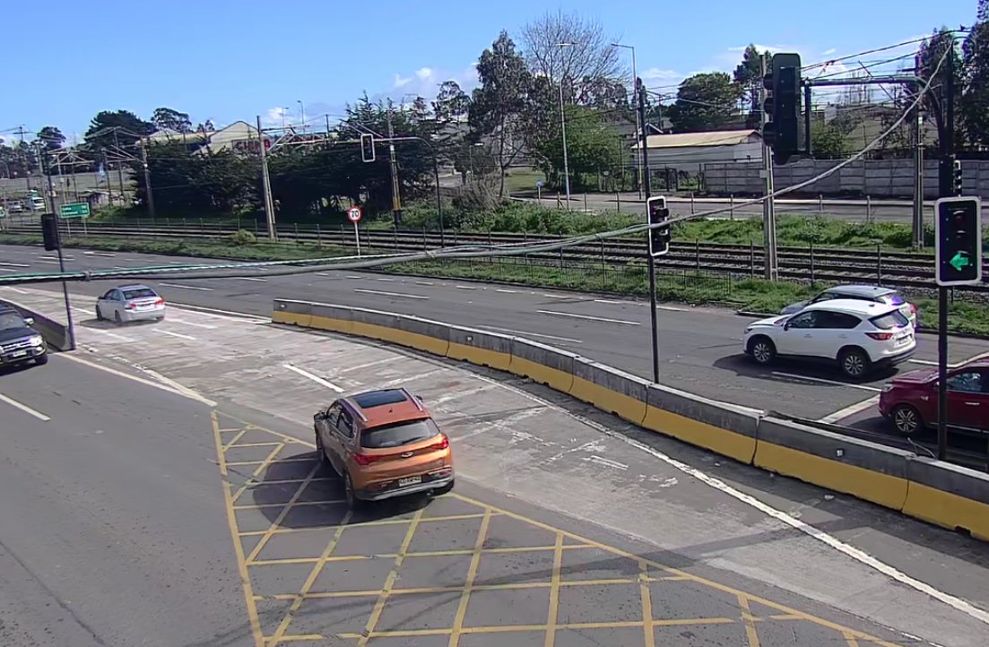 AHORA (13:54) Se abre ramal de salida de Boca Sur hacia #Coronel, con nuevo semáforo vehicular como parte de la Fase 2 de habilitación del #PuenteIndustrial en #SanPedrodelaPaz.