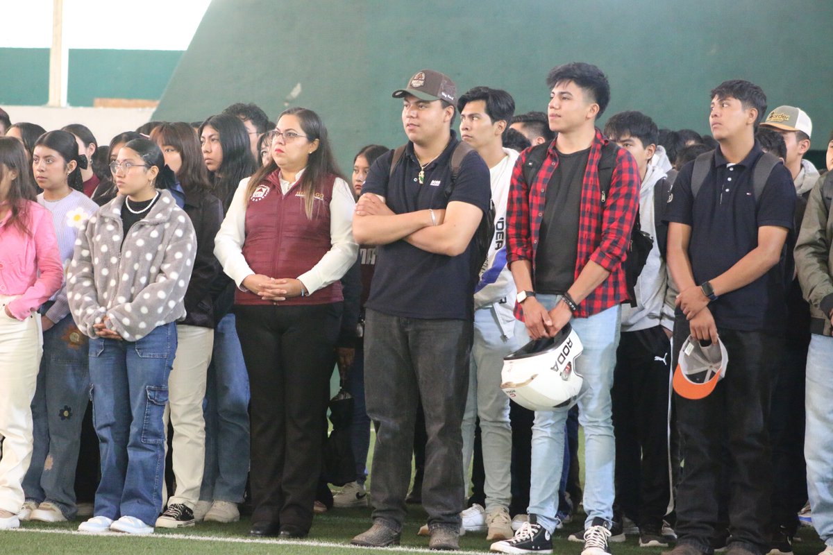 ¡Honores a la Bandera!
Estudiantes de la Dirección de Ciencias Exactas participaron en la ceremonia de honores a la bandera, una oportunidad para recordar nuestros valores y principios de nación.
¡La bandera es un símbolo de nuestra unidad y orgullo!
#SomosUTSH #TerritorioVENADOS
