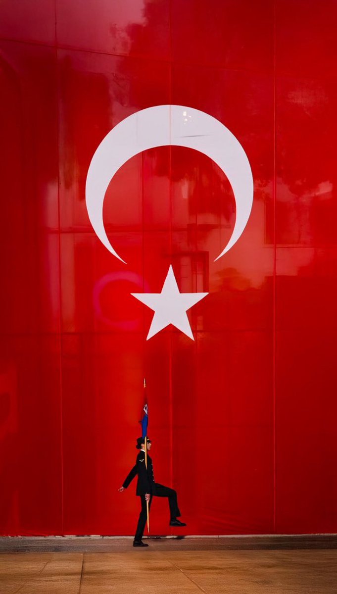 Dünyanın en güzel bayrağı. Allah yokluğunu göstermesin.
