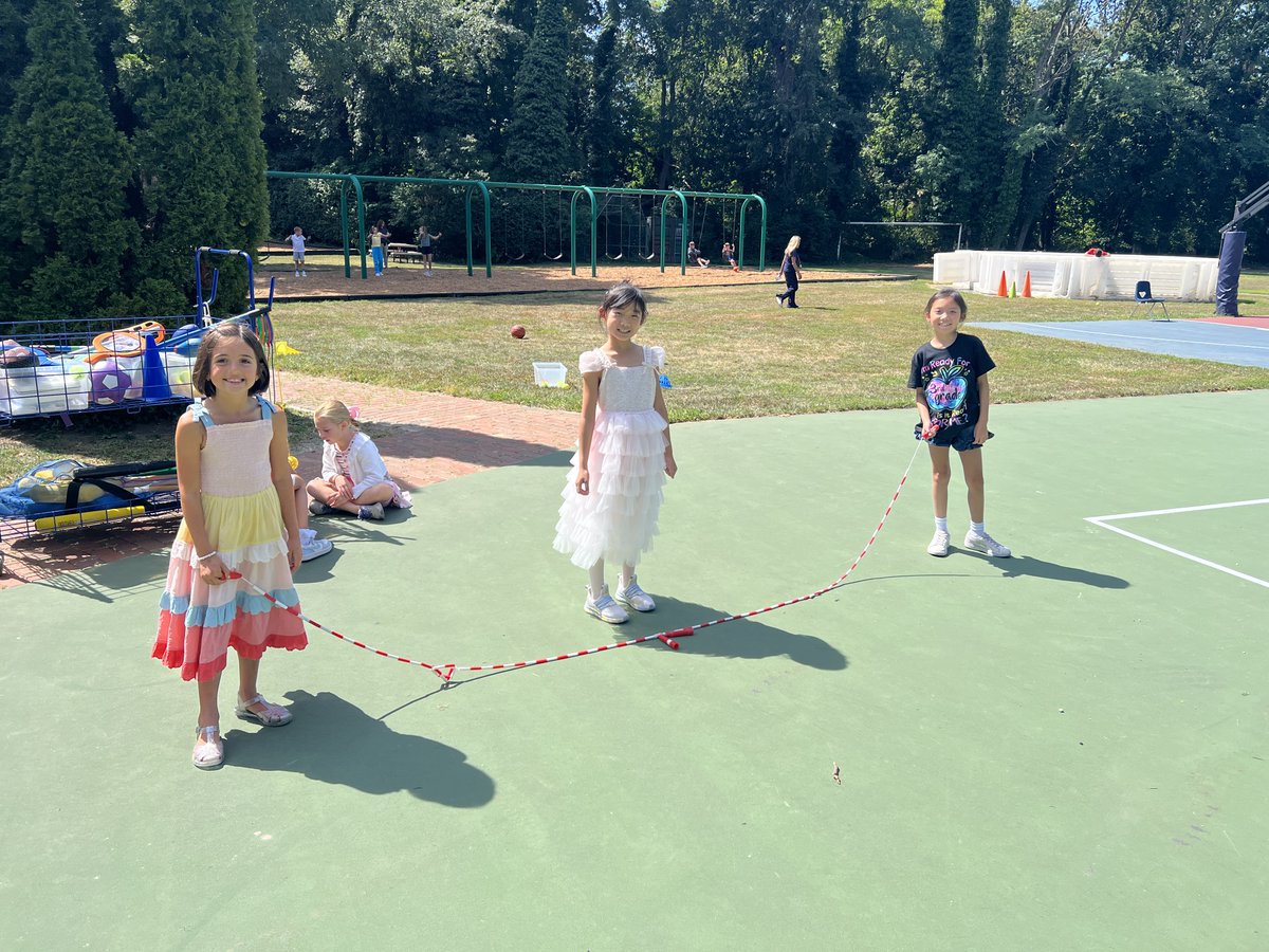 CSHWestSide's tweet image. No heat wave to start this school year! What a picture perfect day to enjoy outdoor recess &amp;amp; to celebrate the start of a new school year. Thank you to our school aides, security, &amp;amp; West Side staff. And, thank you to Mother Nature! #westsideschoolpride #RecessFun #firstdayofschool