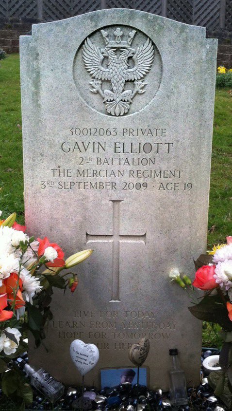 Gavin’s funeral and final resting place 💔😢 

Only 19 years old 😢💔

Thank you for your service Gavin ❤️

Lest we forget 🇬🇧