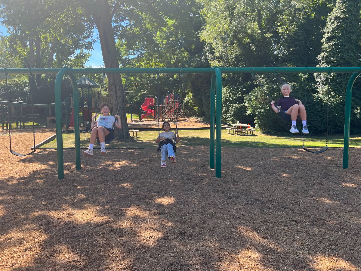 CSHWestSide's tweet image. No heat wave to start this school year! What a picture perfect day to enjoy outdoor recess &amp;amp; to celebrate the start of a new school year. Thank you to our school aides, security, &amp;amp; West Side staff. And, thank you to Mother Nature! #westsideschoolpride #RecessFun #firstdayofschool