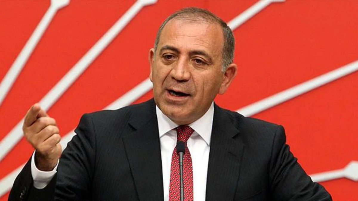 Özgür Özel, Gürsel Tekin'in partiden ihraç edildiğini açıkladı.

Gürsel Tekin: "AK Parti yargısı diye bağırıyorsunuz ondan daha beter durumdasınız. En azından benden bir savunma alınmaz mı?"