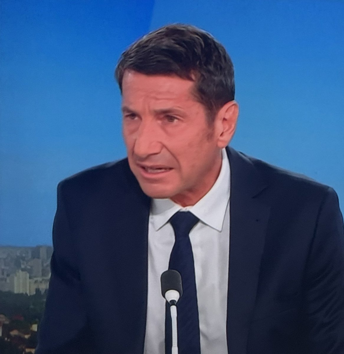 Christophe Deparis (@deparis4chr) on Twitter photo 🔵🔴 Bravo <a href="/davidlisnard/">David Lisnard</a> !
Belle intervention sur <a href="/franceinfo/">franceinfo</a> TV ⚡️
Notre président de <a href="/Nouv_Energie/">Nouvelle Énergie</a> réaffirme ses propos récents en proposant sa voie saine et singulière mais surtout constante !
À chaque interview, je le dis : vivement 🔥🔥
« Il faut faire voler le cadre : il 🔵🔴 Bravo <a href="/davidlisnard/">David Lisnard</a> !
Belle intervention sur <a href="/franceinfo/">franceinfo</a> TV ⚡️
Notre président de <a href="/Nouv_Energie/">Nouvelle Énergie</a> réaffirme ses propos récents en proposant sa voie saine et singulière mais surtout constante !
À chaque interview, je le dis : vivement 🔥🔥
« Il faut faire voler le cadre : il
