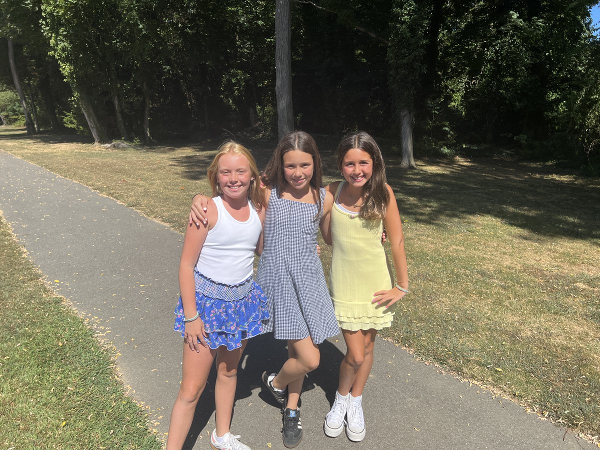 CSHWestSide's tweet image. No heat wave to start this school year! What a picture perfect day to enjoy outdoor recess &amp;amp; to celebrate the start of a new school year. Thank you to our school aides, security, &amp;amp; West Side staff. And, thank you to Mother Nature! #westsideschoolpride #RecessFun #firstdayofschool