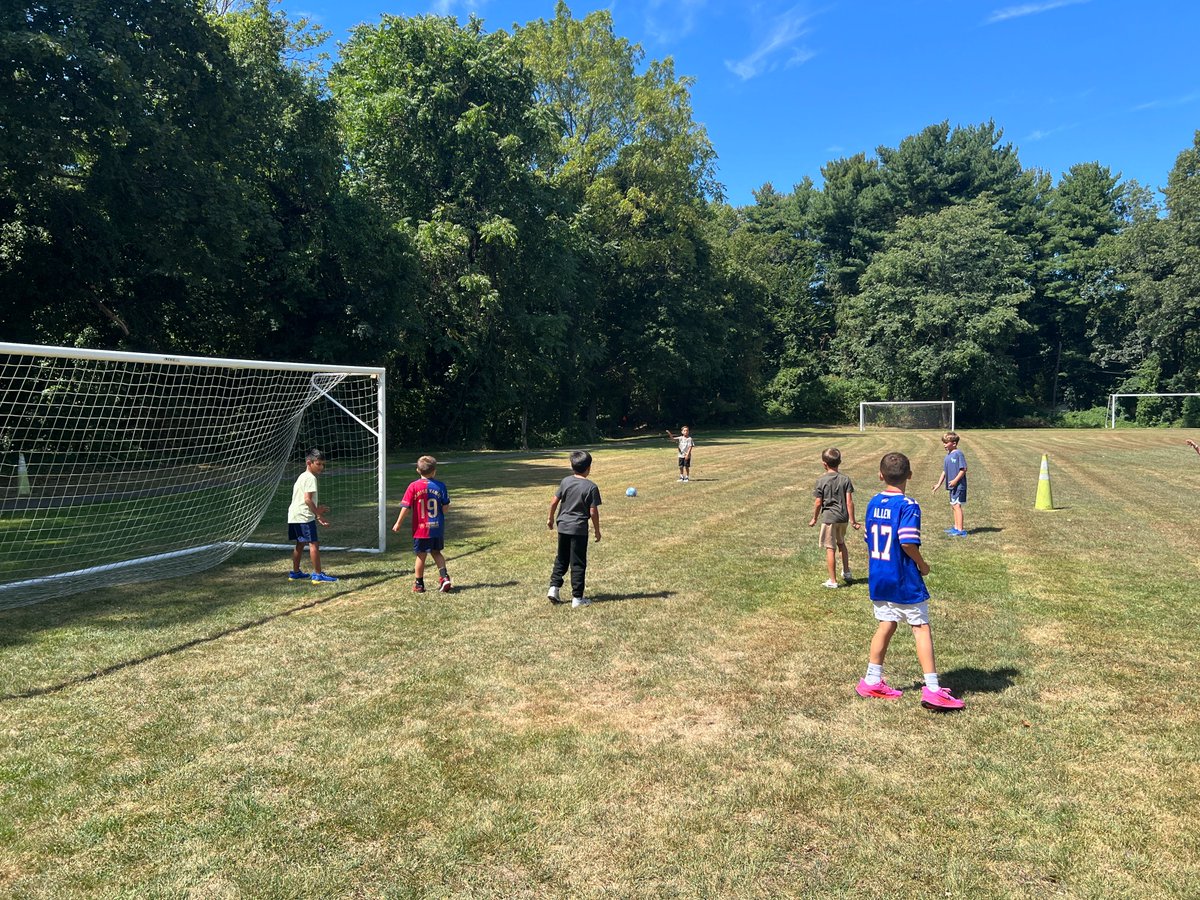 CSHWestSide's tweet image. No heat wave to start this school year! What a picture perfect day to enjoy outdoor recess &amp;amp; to celebrate the start of a new school year. Thank you to our school aides, security, &amp;amp; West Side staff. And, thank you to Mother Nature! #westsideschoolpride #RecessFun #firstdayofschool