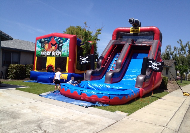 's tweet image. Are you planning a kids' party? Our inflatable water slides are an essential part of the entertainment. They're great for cooling off and having fun with friends and family. Call now to secure your spot!

#InflatableWaterSlides 
modestobouncehouse.com/water-slides