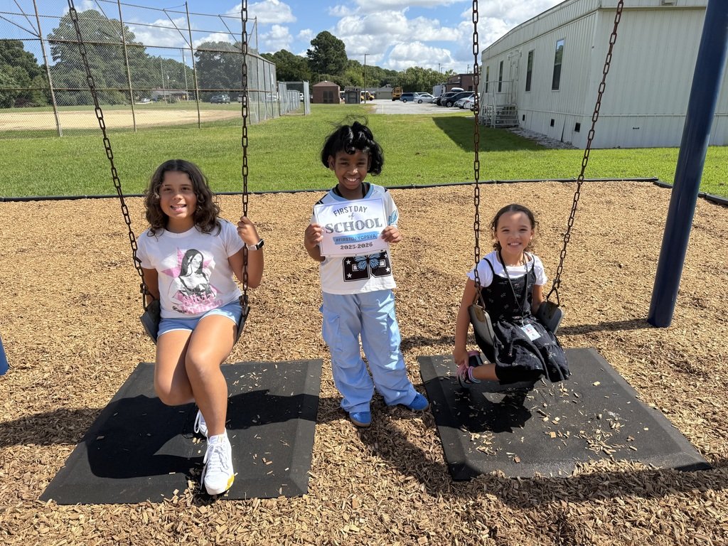 SWEbruins's tweet photo. The first day of school at Southwestern Elementary was a huge success! 🎉 So many smiling faces ready to learn and grow. We're looking forward to an amazing year! 🍎✏️ #SWEBruins #FirstDayCPSVA https://t.co/nbmQLyMJbH