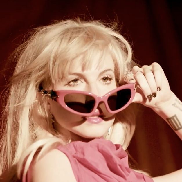 emsivee's tweet image. 3 hayley williams:
#paramoretwt #Hayleytwt #swemotwt