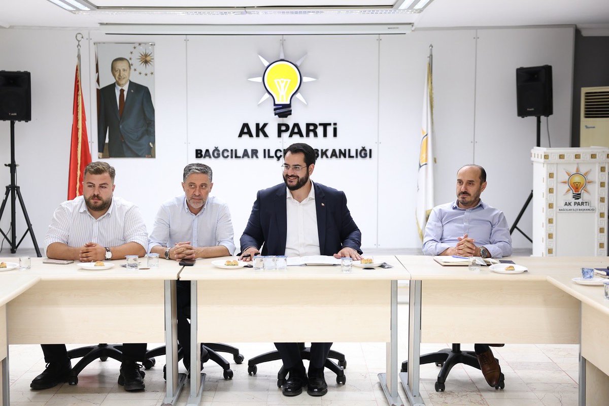 MYGultepe's tweet photo. Yürütme ve Yönetim Kurulu haftalık olağan toplantılarımızı İlçe Başkanlığımızda gerçekleştirdik.

Toplantılarımızın ve alınan kararların Bağcılar’ımıza hayırlı olmasını diliyorum.

@RTErdogan 
@abuyukgumus 
@abdullahozdemir https://t.co/T7rVN4LCrc