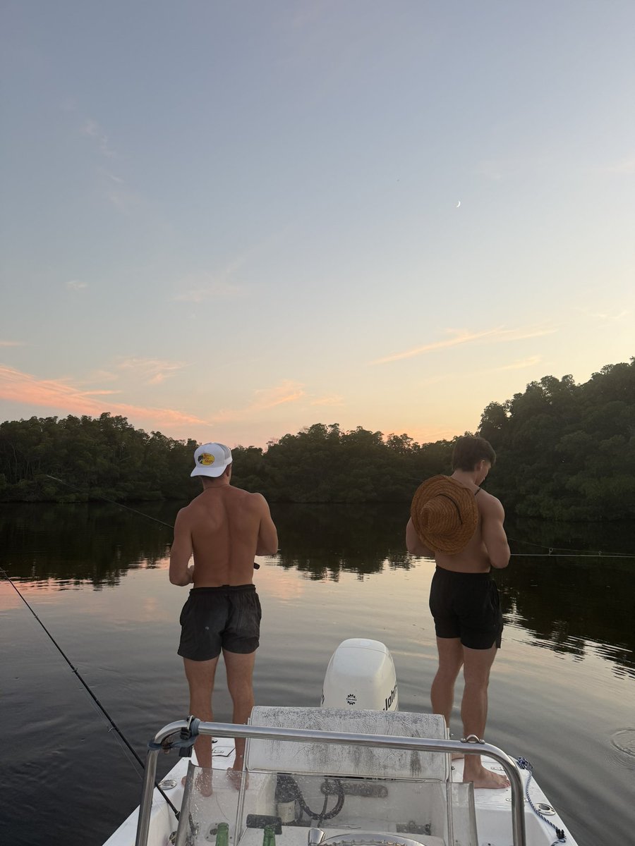 I am once again furthering jacked &amp; tan propaganda on your timeline

(That’s it, that’s the post)