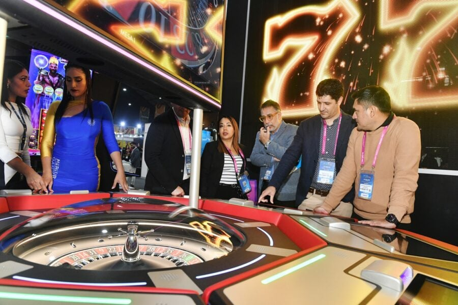 FocusLATAM's tweet image. .@MerkurGamingAM  y Spintec firman acuerdo de distribución para Colombia y Perú en el @PGamingShow, destacando la innovación y fiabilidad de los juegos de mesa electrónicos de Spintec #PeruGamingShow #MerkurGaming #Spintec #ETG #Innovación
focusgn.com/latinoamerica/…