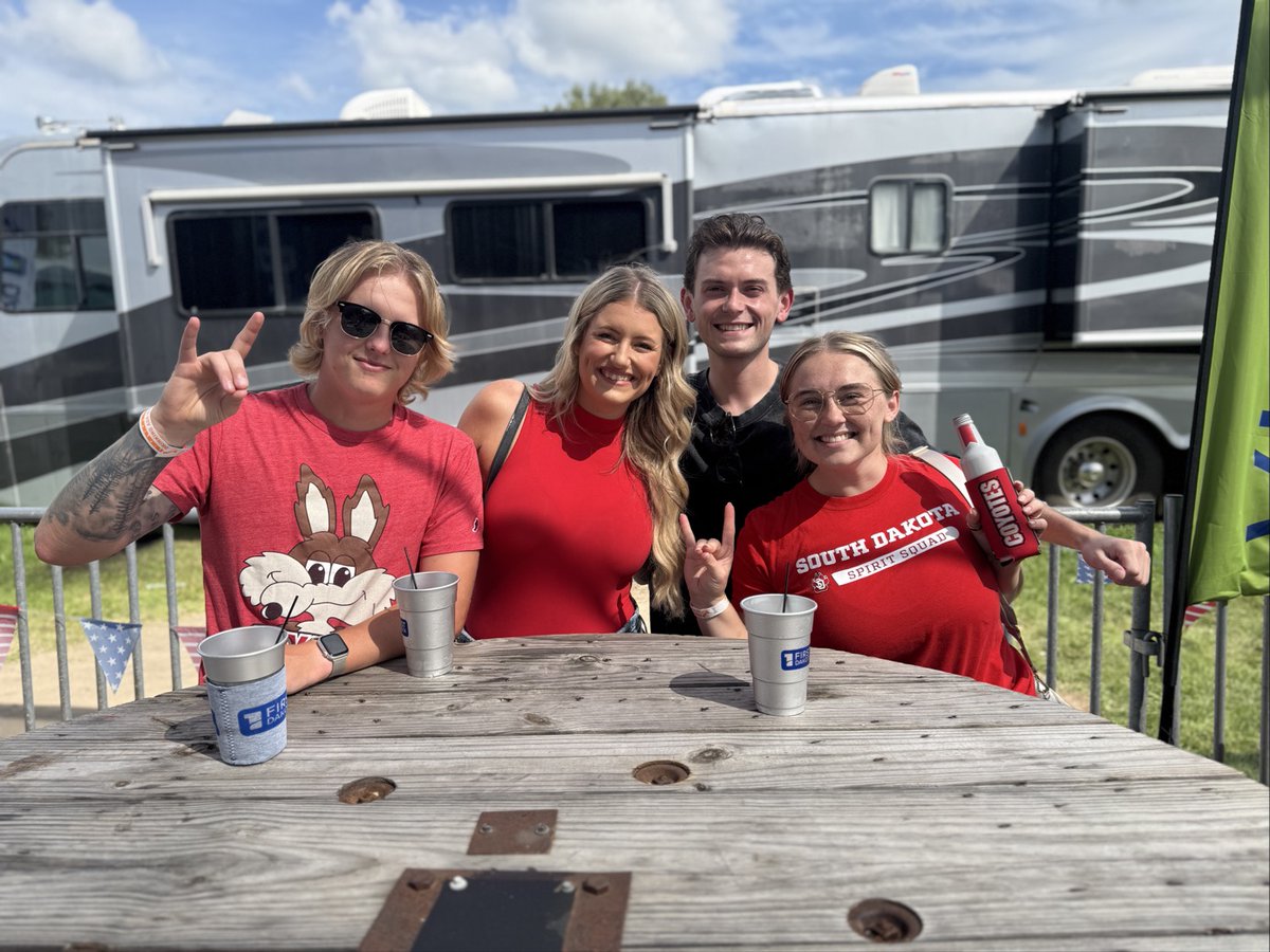 Coyote Nation showed up in full force this past weekend! From the Ames tailgate to Football at the Fair, alumni, fans and friends brought the energy.👏