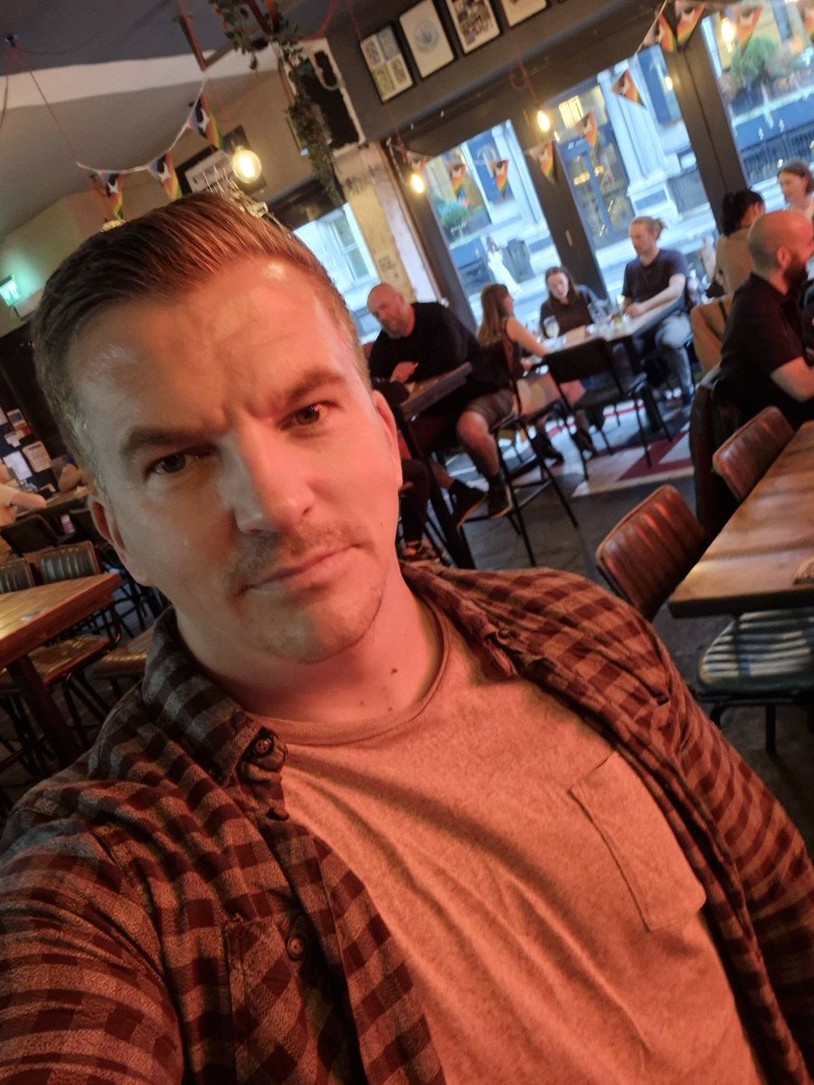 stumpy_juk's tweet image. For one night only...covering the regular host  at @BrewDogCardiff a good crowd tonight @CompleatQuiz