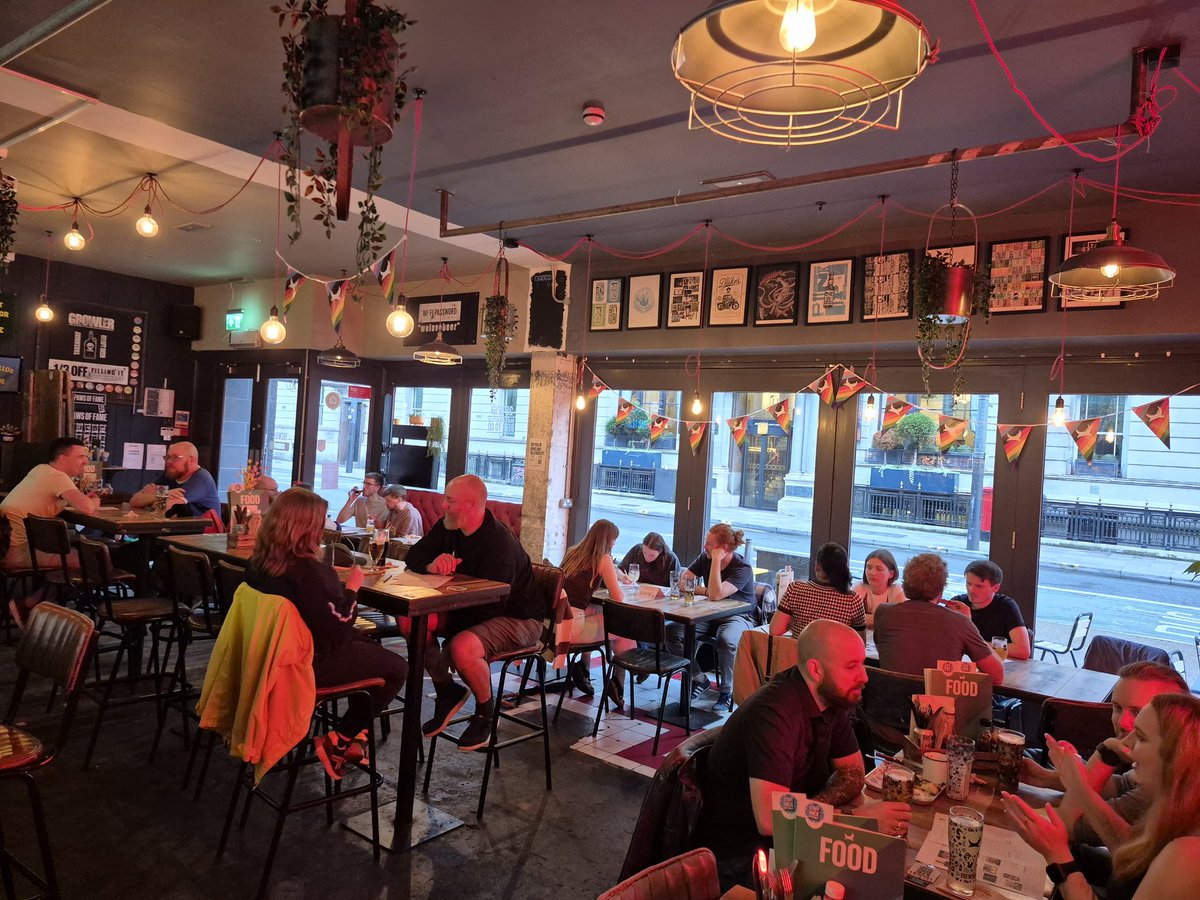 stumpy_juk's tweet image. For one night only...covering the regular host  at @BrewDogCardiff a good crowd tonight @CompleatQuiz