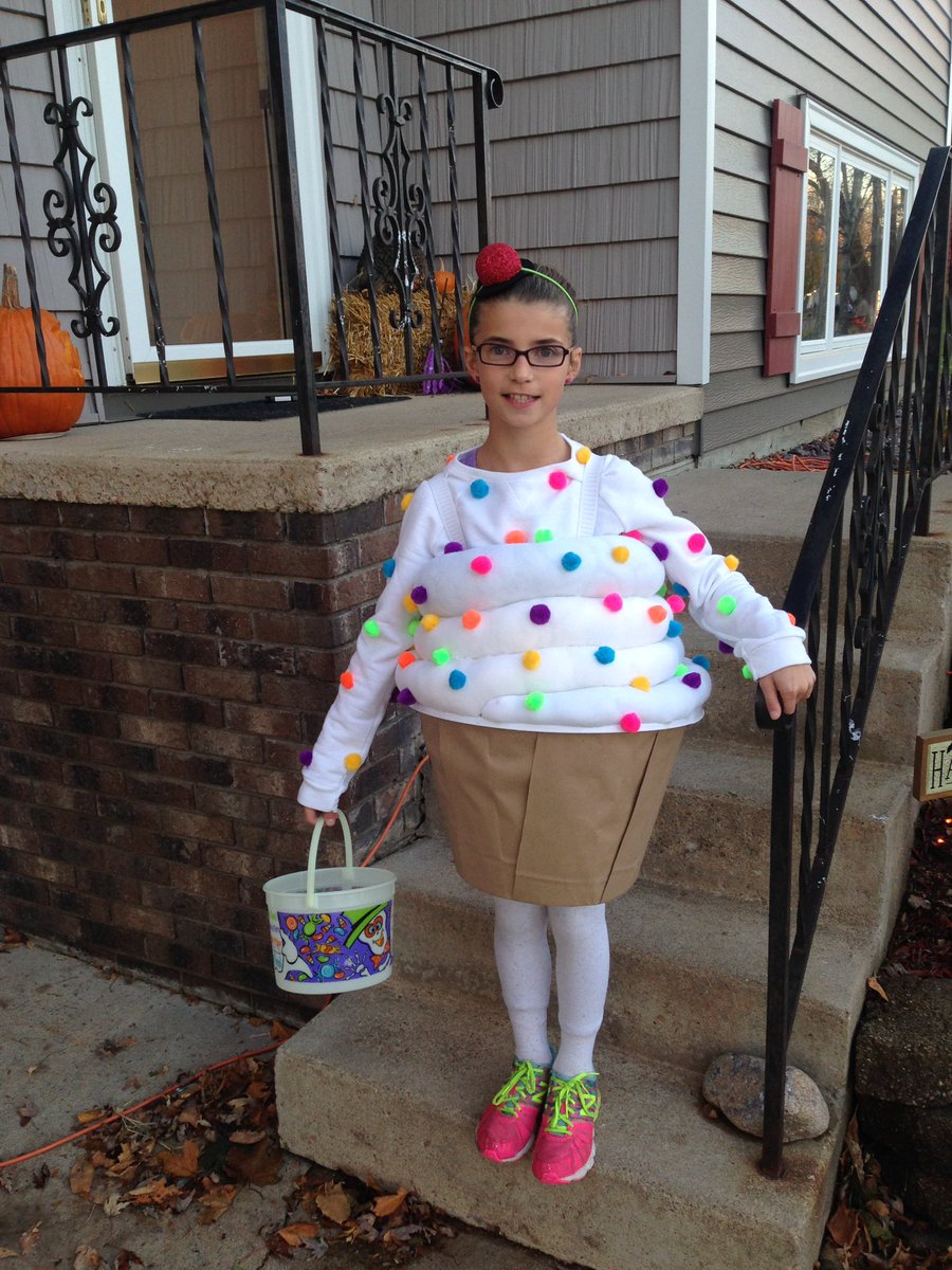 Help us wish this new face in the program, freshman Maddie B, a very HAPPY BIRTHDAY!! Wishing you the best day filled with your favorites - being outside, baking, and hanging out with friends❤️🤍 <a href="/MaddieBacker/">Maddie Backer</a>