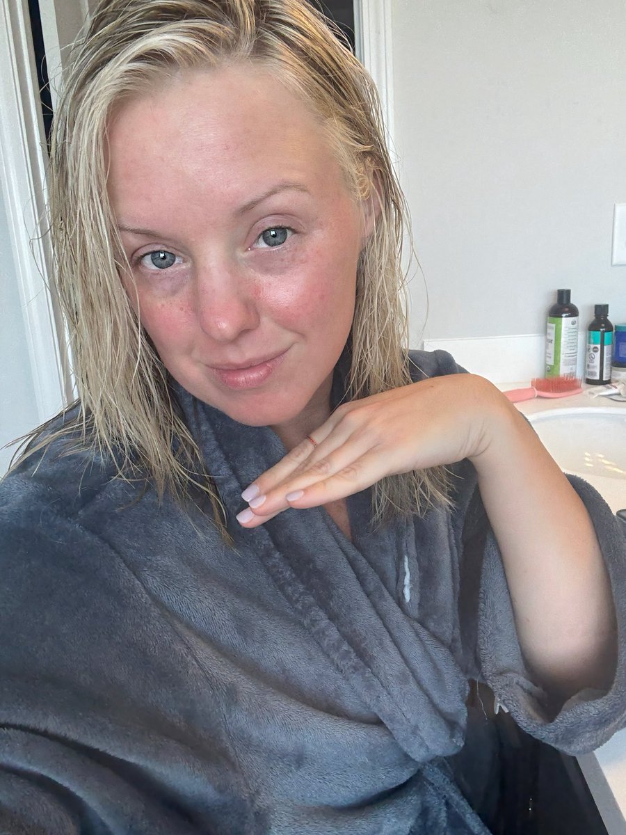 MAE77707's tweet image. For all the DMs I get asking if my eyes are real. Unfiltered and raw🖕🖕🖕does that help? 
#imtheproblem #itsme #blueeyes