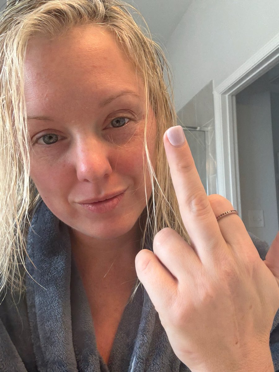 MAE77707's tweet image. For all the DMs I get asking if my eyes are real. Unfiltered and raw🖕🖕🖕does that help? 
#imtheproblem #itsme #blueeyes