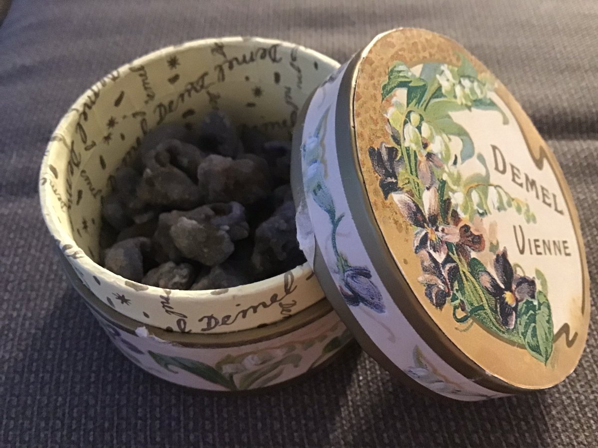 【日本未発売 130g】Demel スミレの砂糖漬け 新品 日本未発売 130g】Demel スミレの砂糖漬け 新品 皇妃