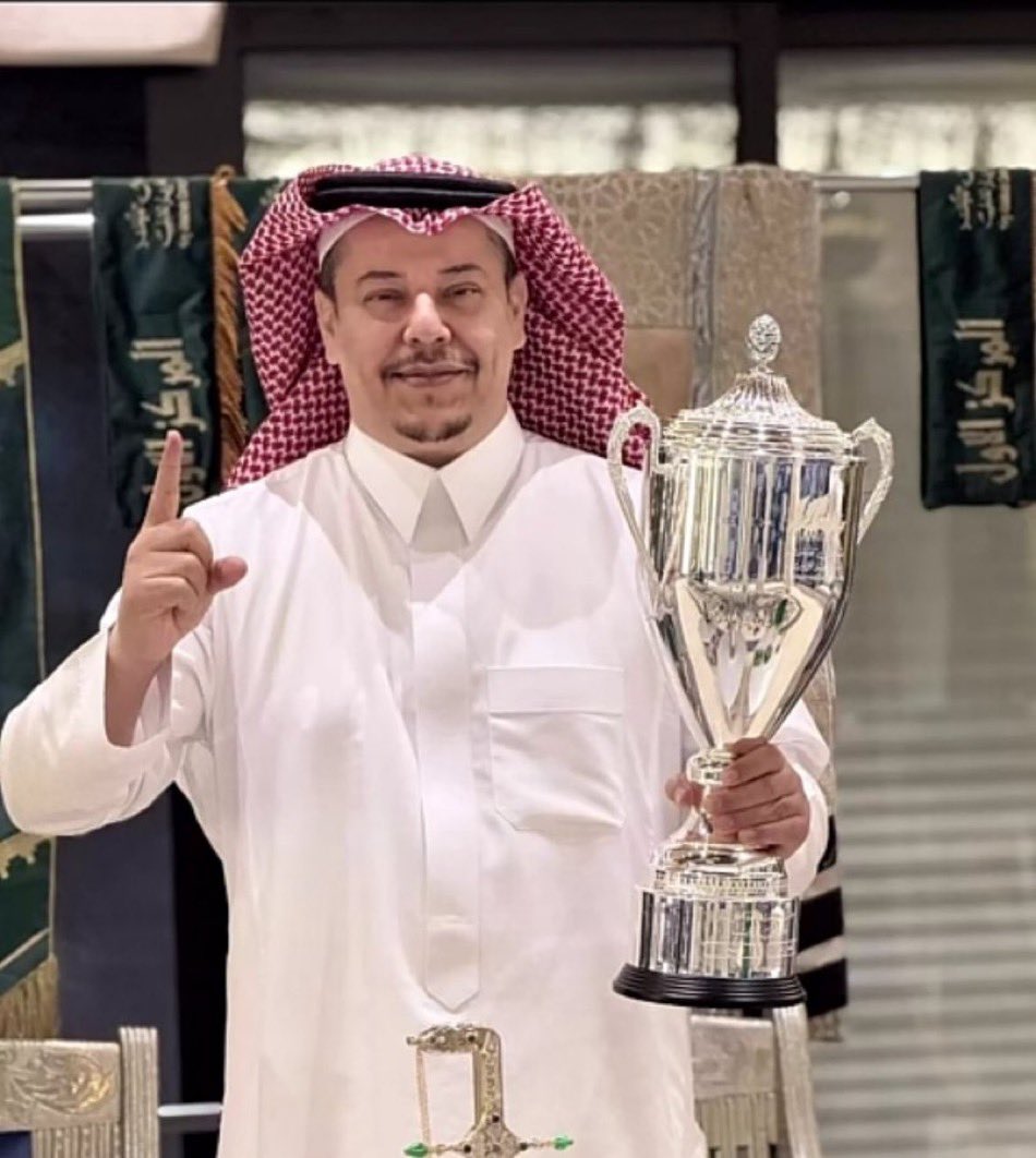 هادئ جداً ، رزين في تصريحاته و واثق في منقيته ويعرف ماذا يفعل ولايمكن تتنبأ بخطوته القادمه 

شخصيه ايقونيه