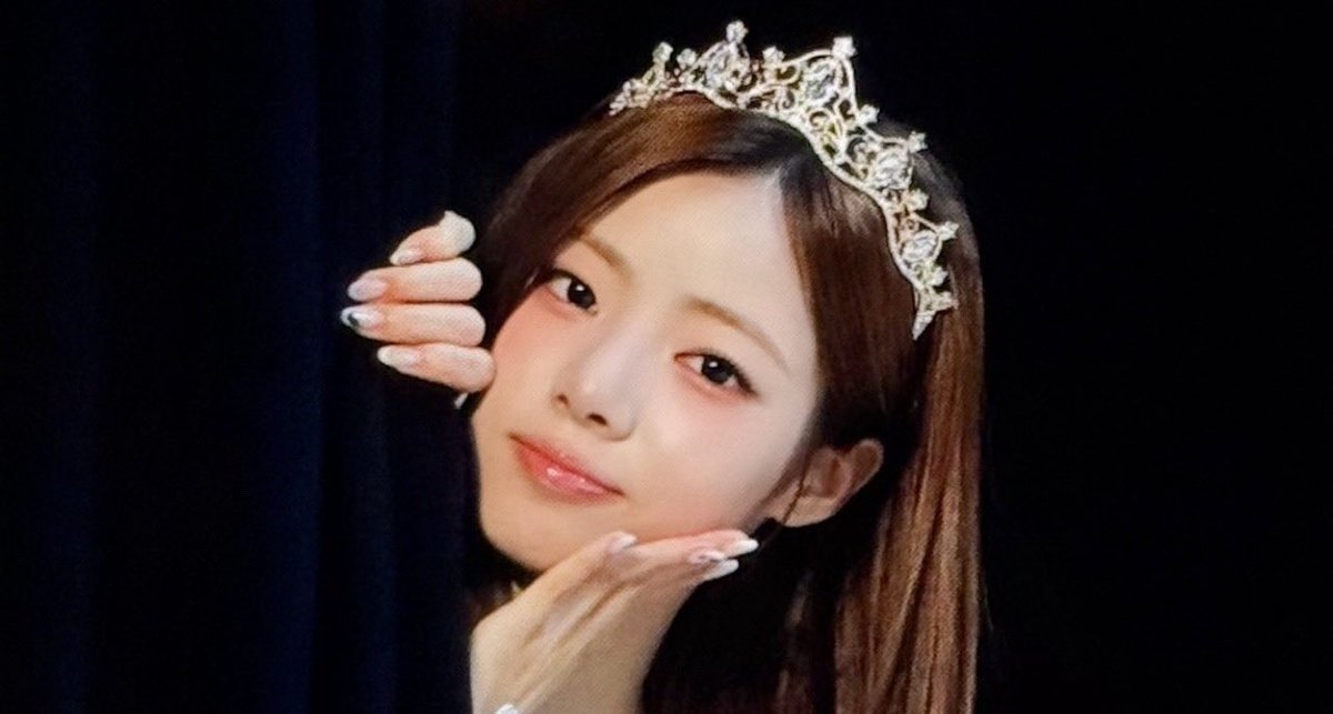 happy birthday to my cherry, golden voice, lucky girl goeun 🥳 i wish you nothing but love and happiness always, i will support you forever and ever, i love you 💜

#NeverEndingGoeun 
#멋지네요_고으니_데이
GOLDEN VOICE GOEUN DAY