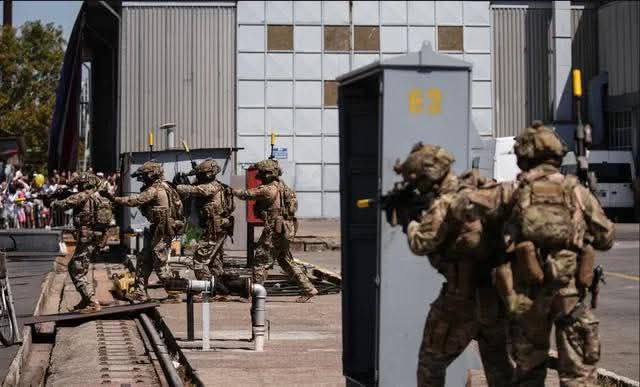 omer_oran15's tweet image. EVET ARKADAŞLAR 👇👇 
MEDARI İFTİHAR&apos;ımız 👈👇
#TURKEY #SPECİAL #FORCES
TÜRK ÖZEL KUVVETLERİ
#EarthAlliance 
DÜNYA İTTİFAKI 
(KOMPLO GELİYORDU BİLİYORUM)
❗#NET KOMUTANLIĞIMIZ 
#BASS ve OPERATÖRLERİ 
30 AĞUSTOS 2025
&quot;YÜKSEK YOĞUNLUKLU REHİNE KURTARMA OPERASYONU&quot;👈👇😎