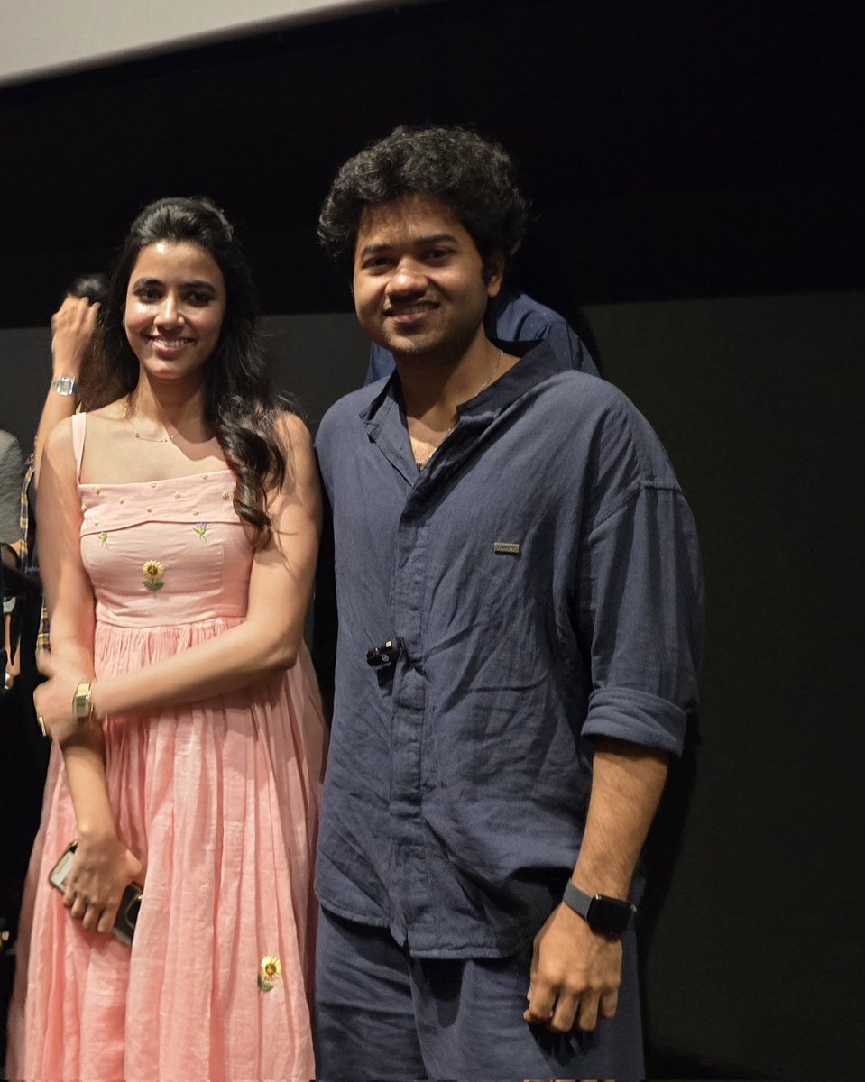 Trendytrollers's tweet photo. #LittleHearts 🎥❤️
Good First Half
Excellent 2nd half 🤣👌.
@Mouli_Talks' performance is excellent. The Music and DOP are superb, and the actress did wonderful Performance 👌, Hero's friend Character ( #Jaykrishna's ) comedy character were hilarious.
Finally, Good Rom-com Movie❤️ https://t.co/gDzWwXMNnv