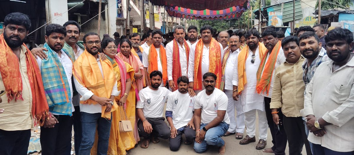 JSPTelangana's tweet image. జనసేన అధినేత, ఆంధ్రప్రదేశ్ రాష్ట్ర ఉప ముఖ్యమంత్రి శ్రీ @PawanKalyan గారి పుట్టిన రోజు సందర్భంగా ఈరోజు కూకట్ పల్లి నియోజకవర్గం ఫతేనగర్ లో ఘనంగా వేడుకలు నిర్వహించిన తెలంగాణ జనసేన నాయకులు శ్రీ భోగాది వెంకటేశ్వర రావు గారు.

ఈ కార్యక్రమంలో ముఖ్య అతిధులుగా పాల్గొని కేక్ కట్ చేసి…